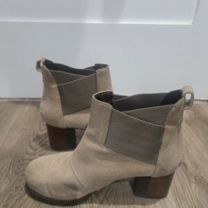 Women's Sorel Addington Tan Ankle Boots